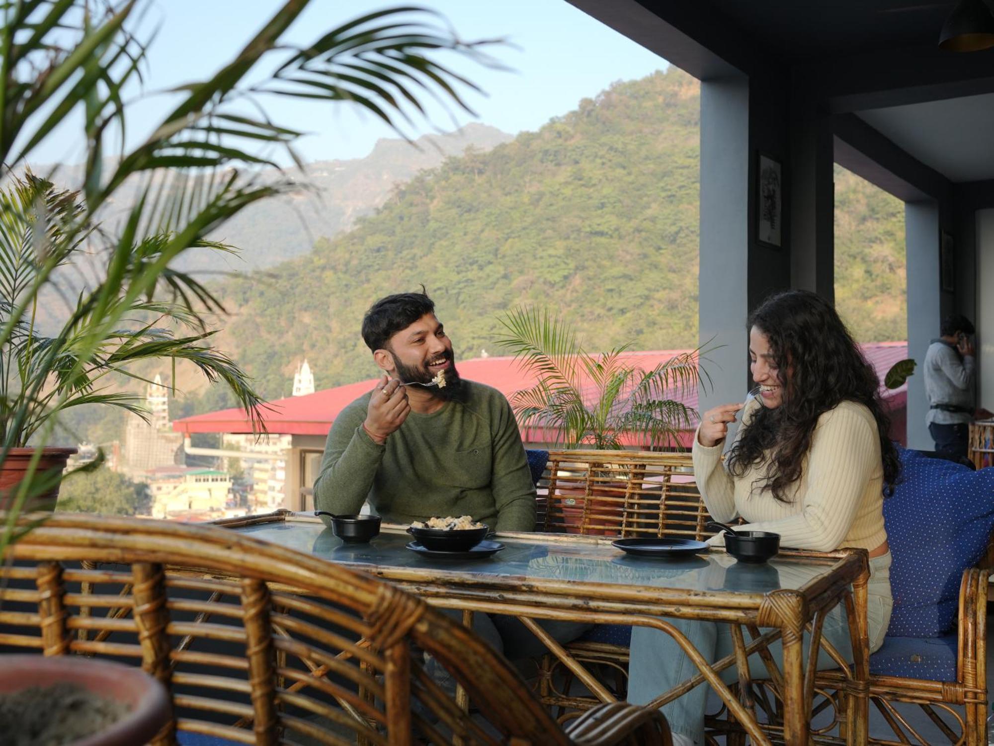 Skyard Rishikesh, Laxman Jhula Hostel Bagian luar foto