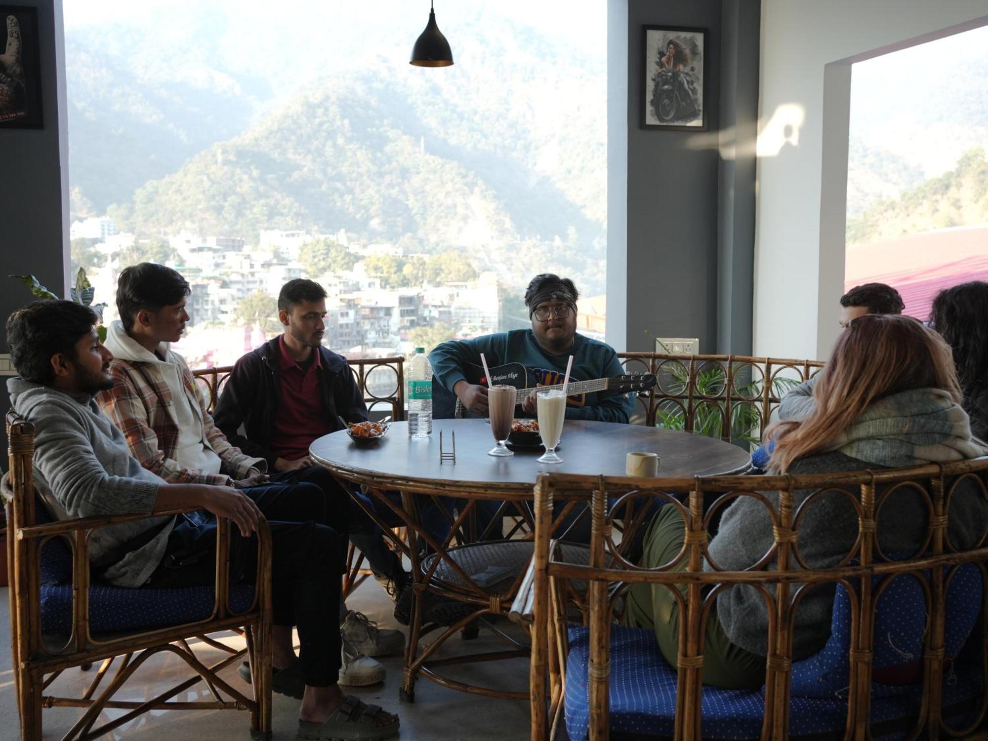 Skyard Rishikesh, Laxman Jhula Hostel Bagian luar foto