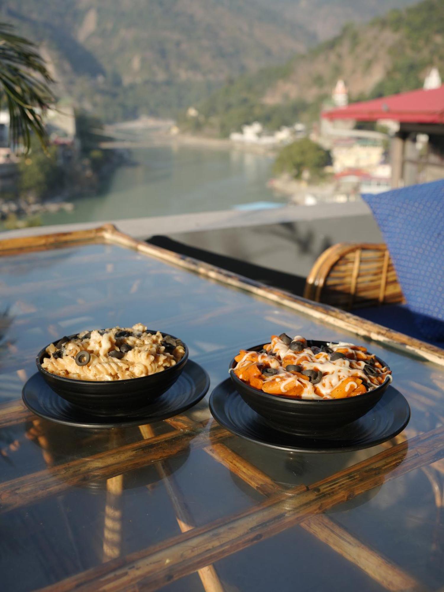 Skyard Rishikesh, Laxman Jhula Hostel Bagian luar foto