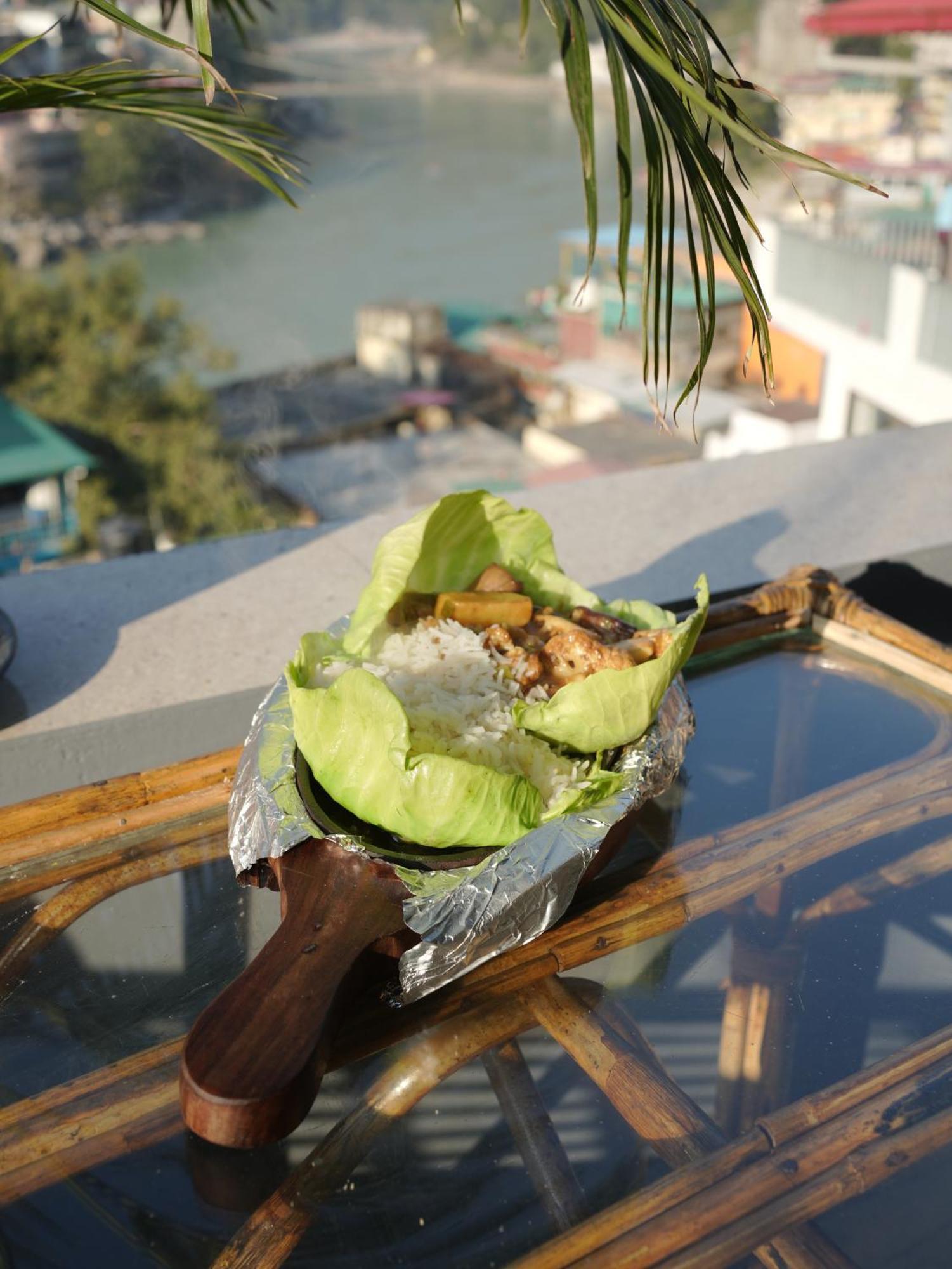 Skyard Rishikesh, Laxman Jhula Hostel Bagian luar foto