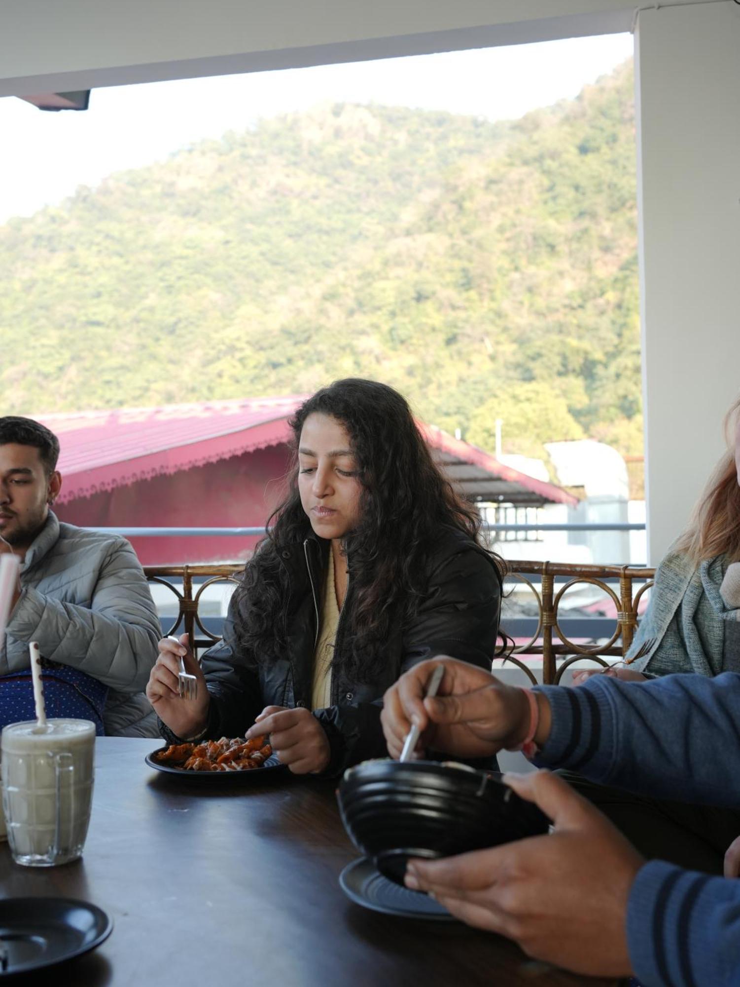 Skyard Rishikesh, Laxman Jhula Hostel Bagian luar foto