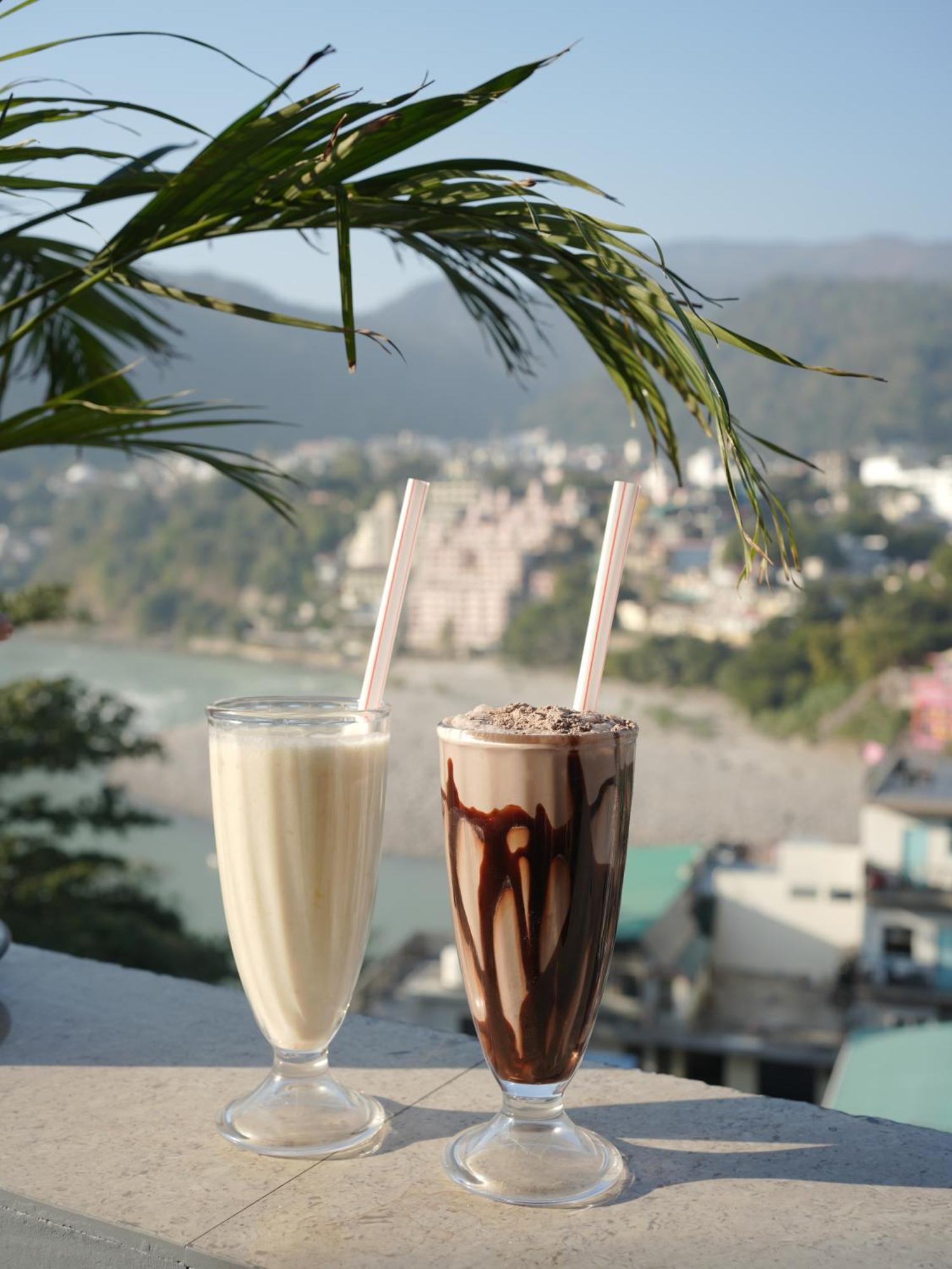 Skyard Rishikesh, Laxman Jhula Hostel Bagian luar foto