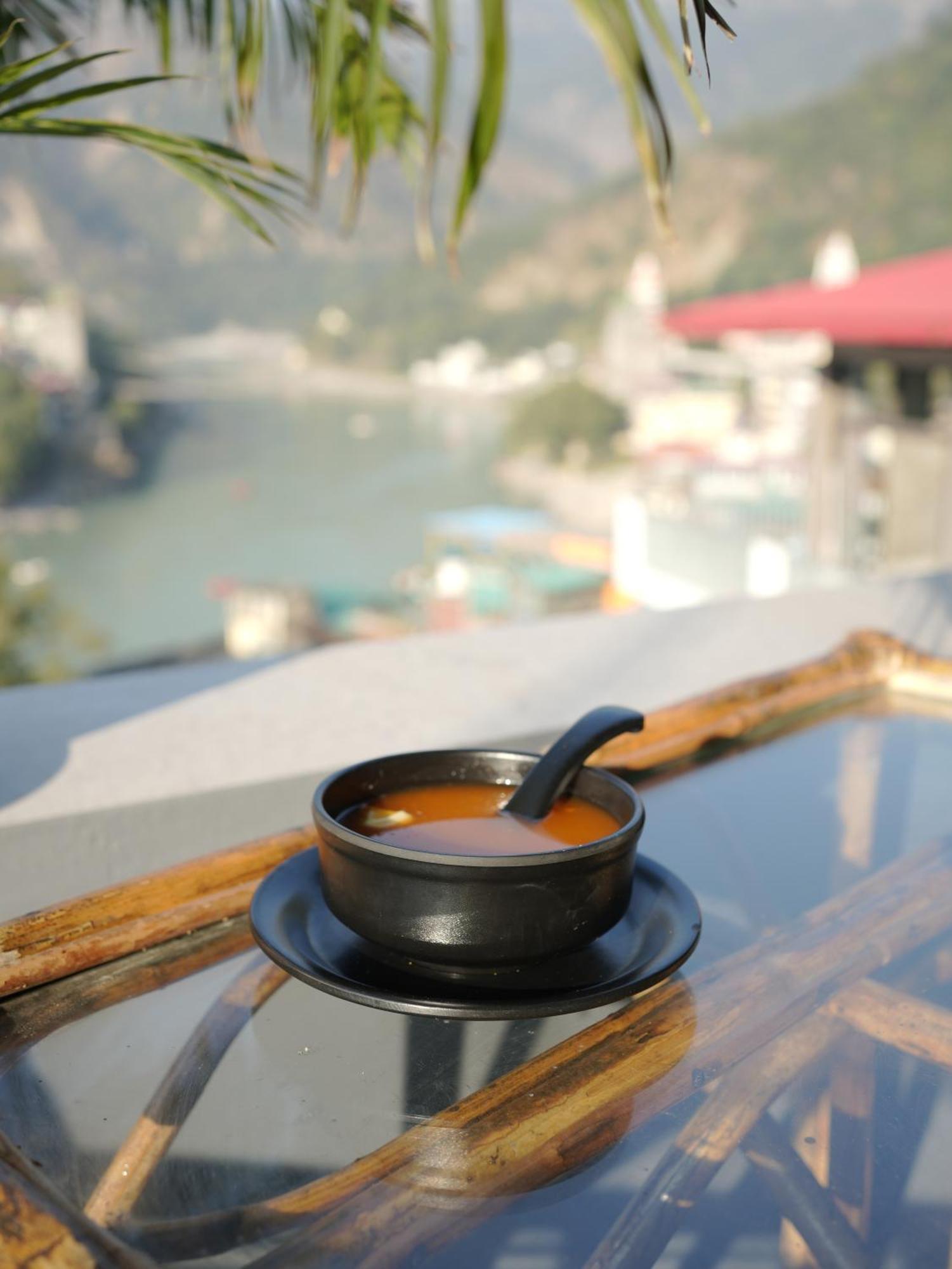 Skyard Rishikesh, Laxman Jhula Hostel Bagian luar foto