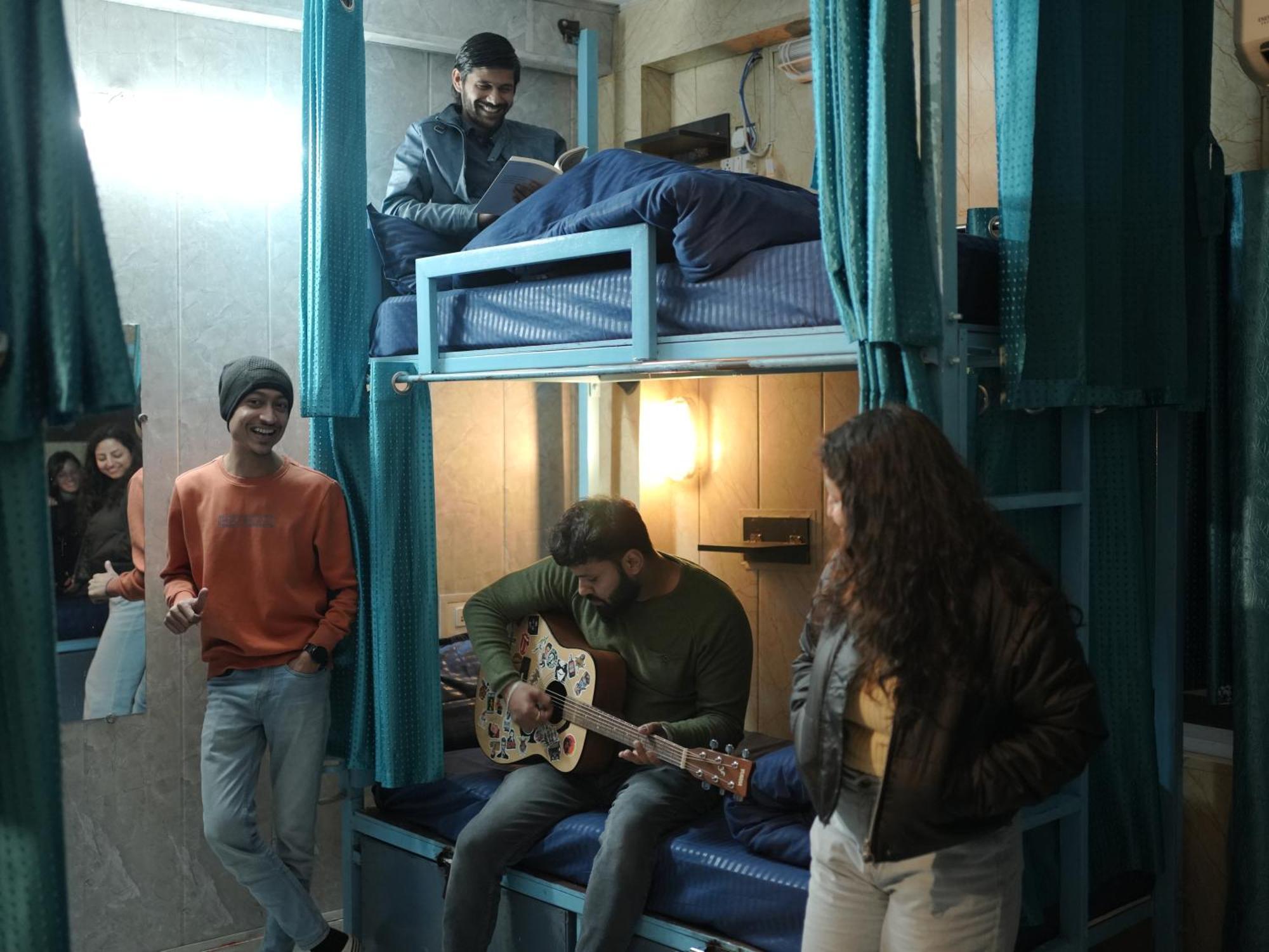 Skyard Rishikesh, Laxman Jhula Hostel Bagian luar foto