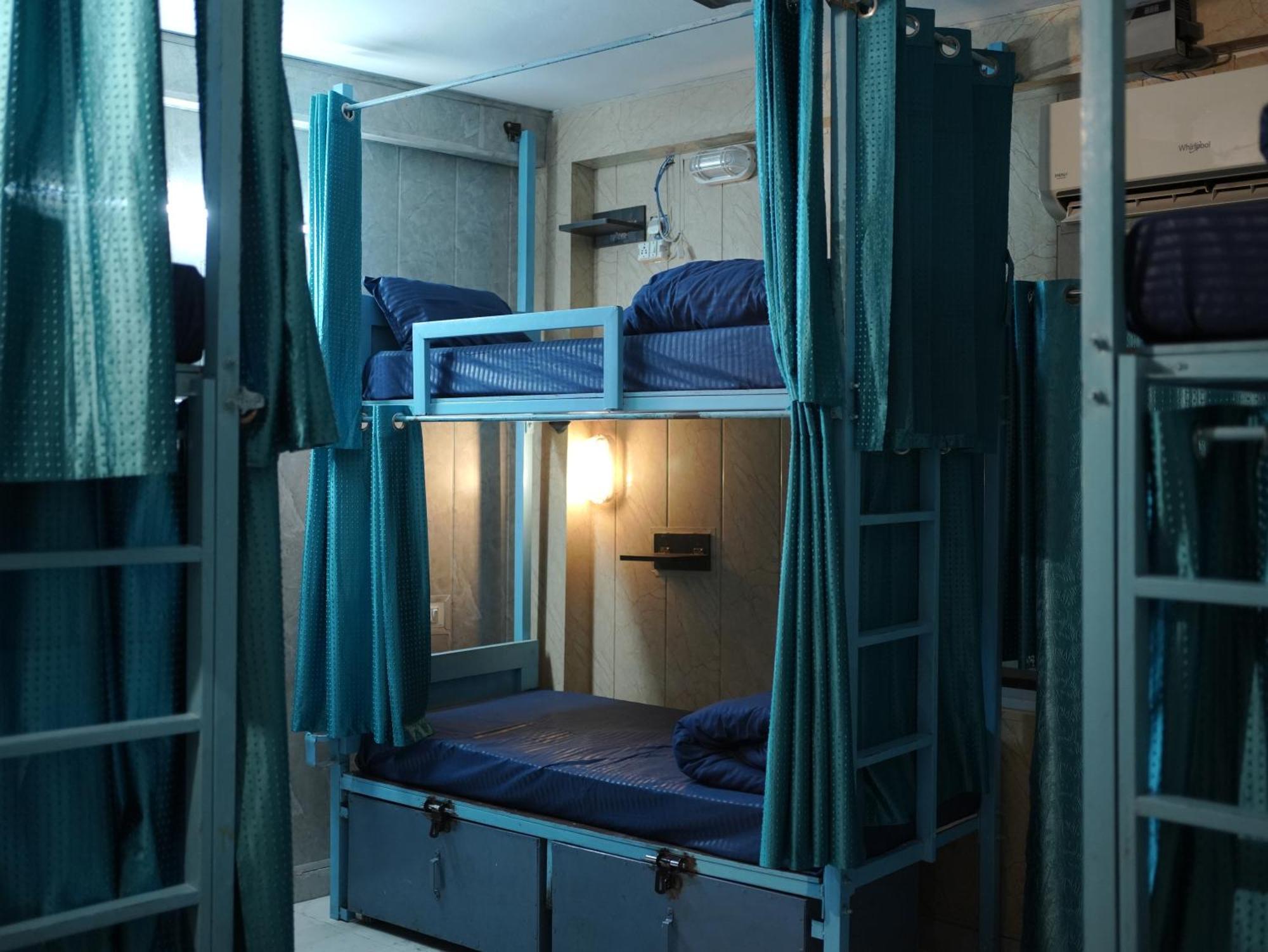 Skyard Rishikesh, Laxman Jhula Hostel Bagian luar foto