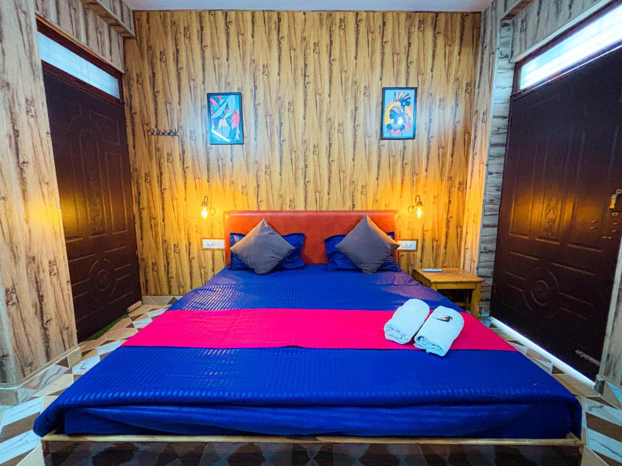 Skyard Rishikesh, Laxman Jhula Hostel Bagian luar foto