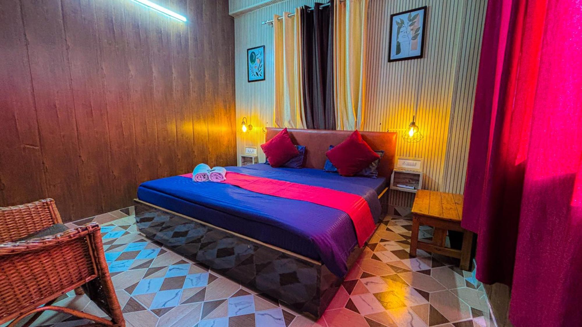 Skyard Rishikesh, Laxman Jhula Hostel Bagian luar foto