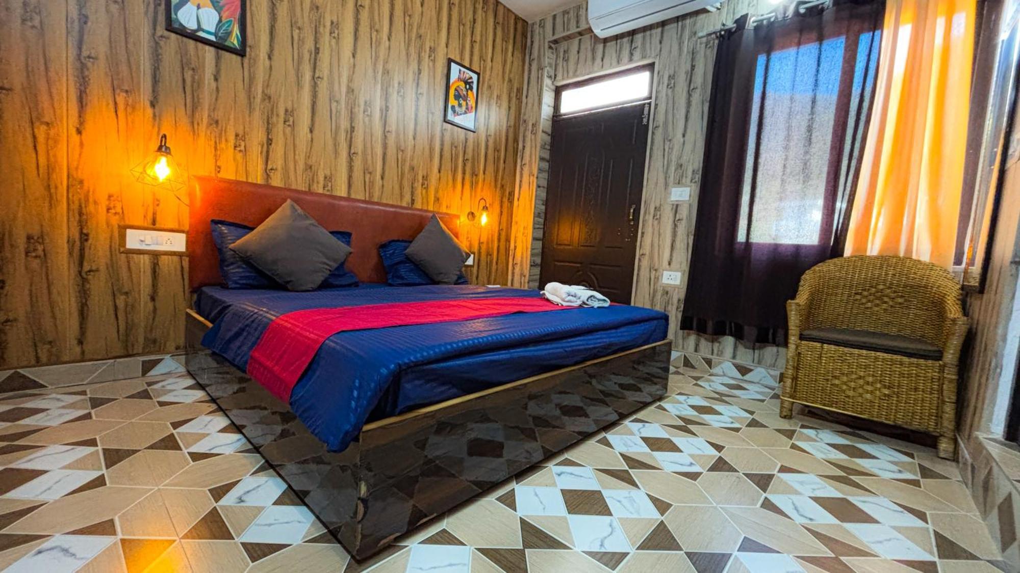 Skyard Rishikesh, Laxman Jhula Hostel Bagian luar foto