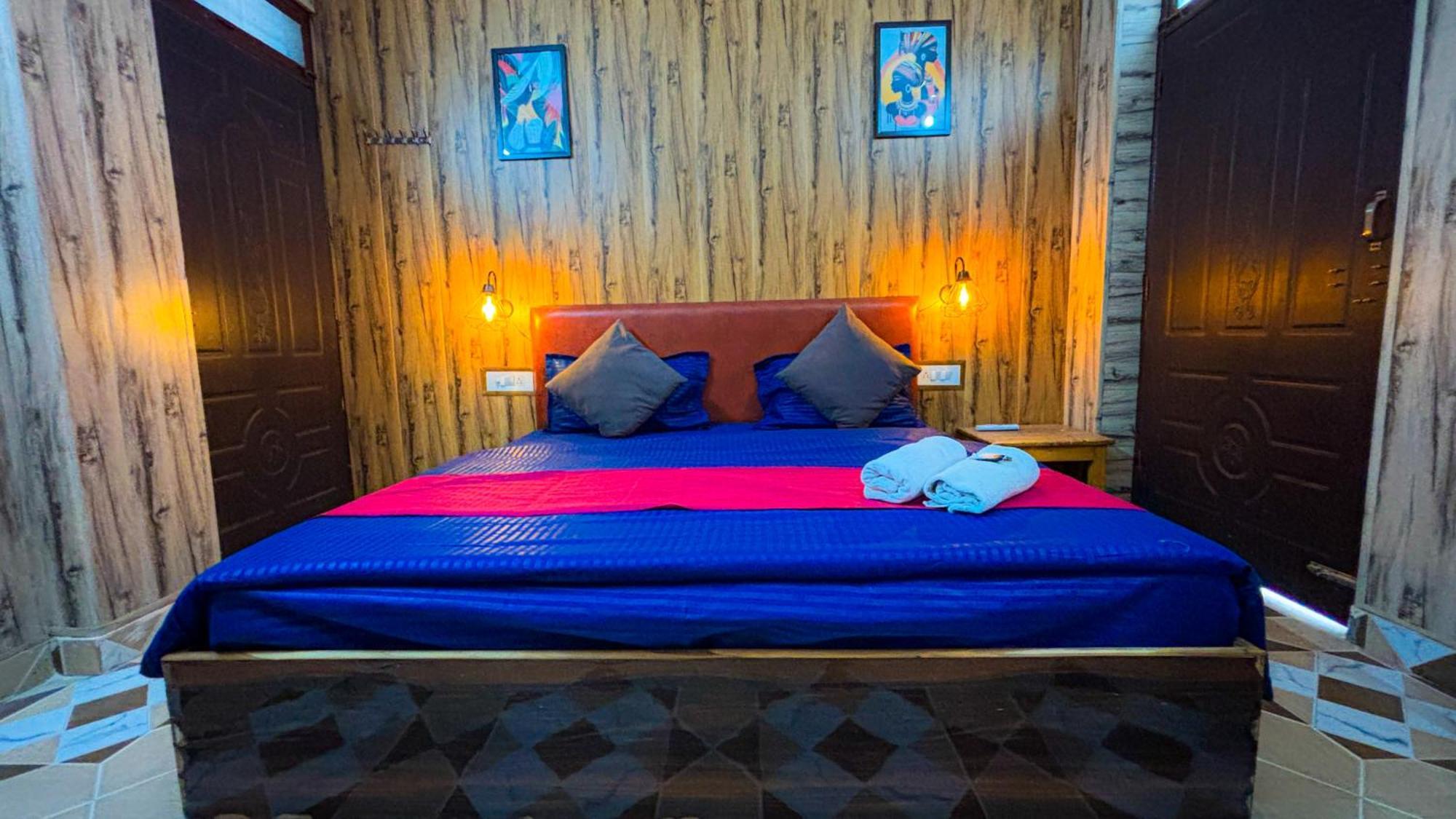 Skyard Rishikesh, Laxman Jhula Hostel Bagian luar foto