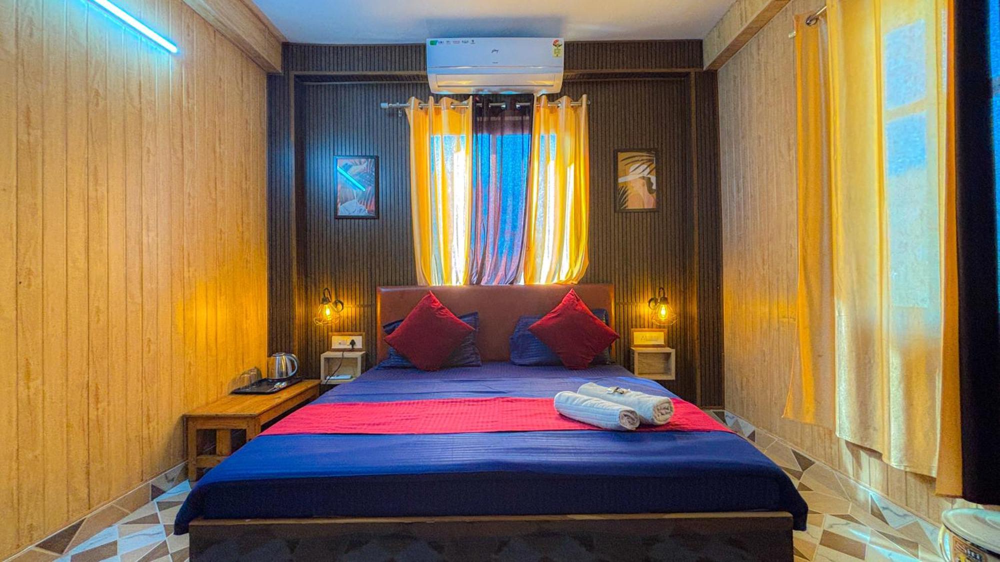 Skyard Rishikesh, Laxman Jhula Hostel Bagian luar foto