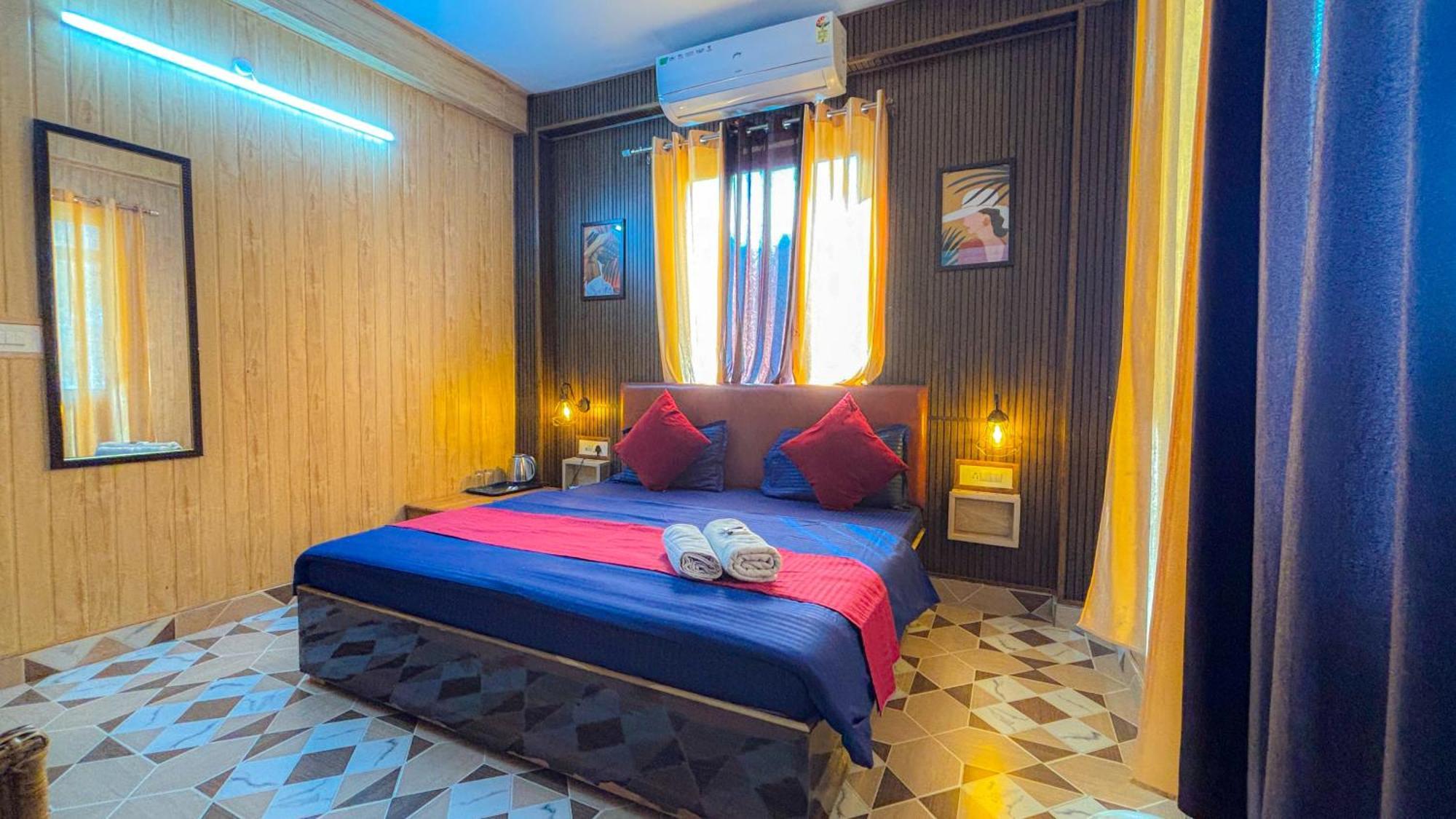 Skyard Rishikesh, Laxman Jhula Hostel Bagian luar foto