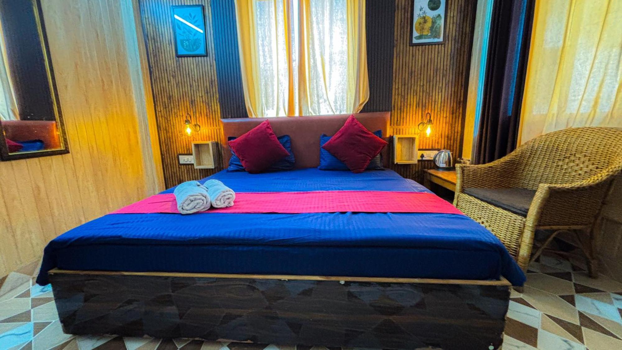 Skyard Rishikesh, Laxman Jhula Hostel Bagian luar foto