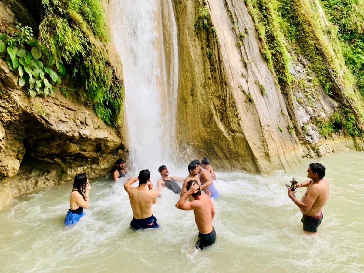 Skyard Rishikesh, Laxman Jhula Hostel Bagian luar foto